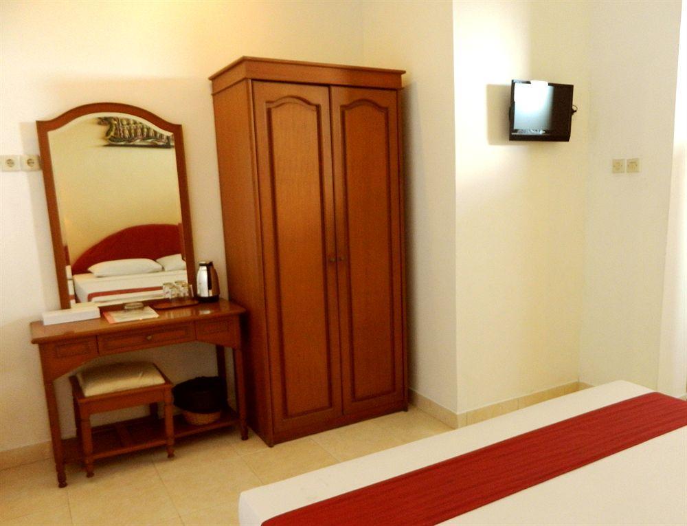 Hotel Ratna กูตา ภายนอก รูปภาพ