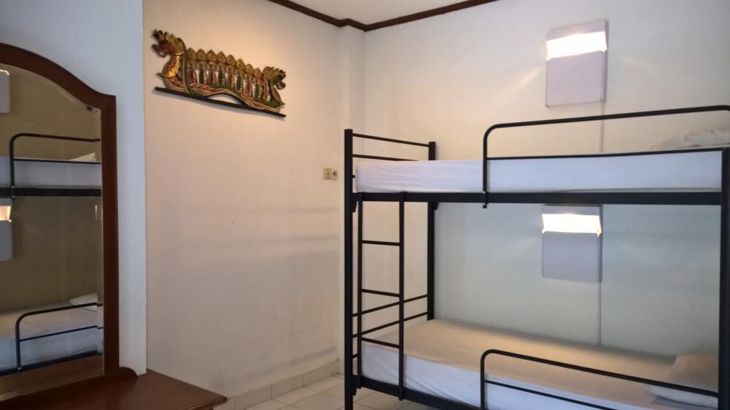 Hotel Ratna กูตา ภายนอก รูปภาพ