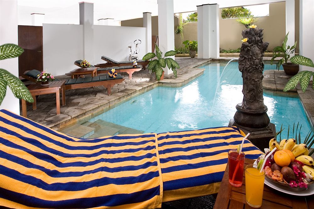 Hotel Ratna กูตา ภายนอก รูปภาพ