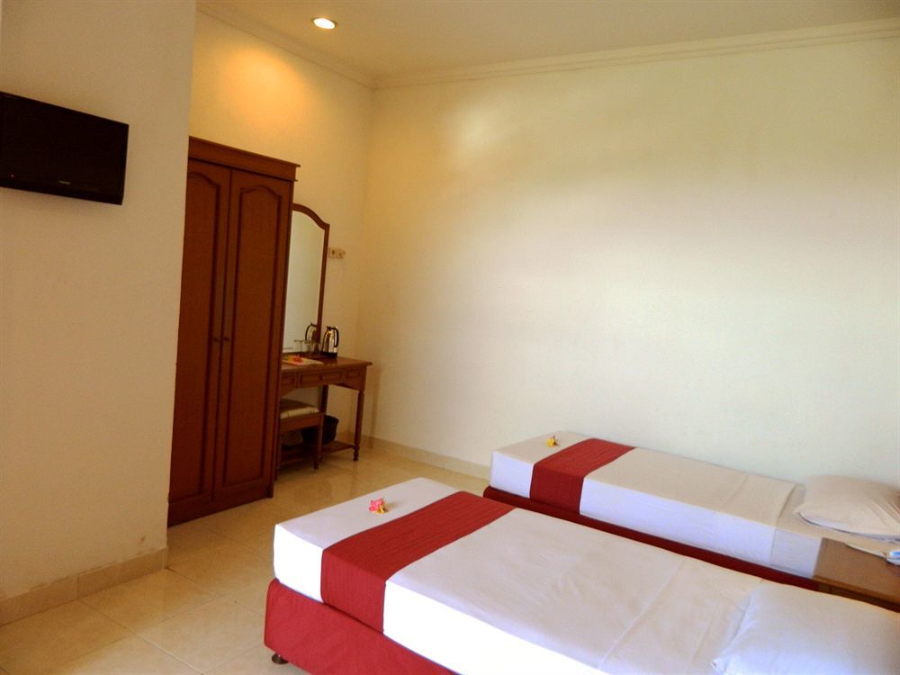 Hotel Ratna กูตา ภายนอก รูปภาพ