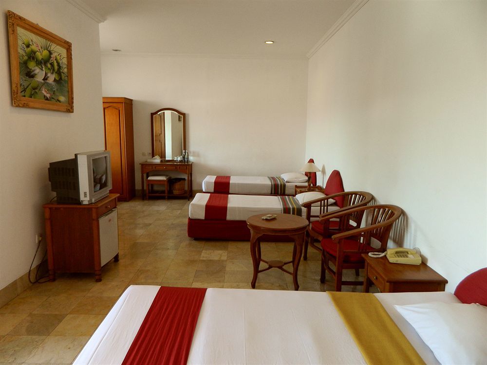 Hotel Ratna กูตา ภายนอก รูปภาพ