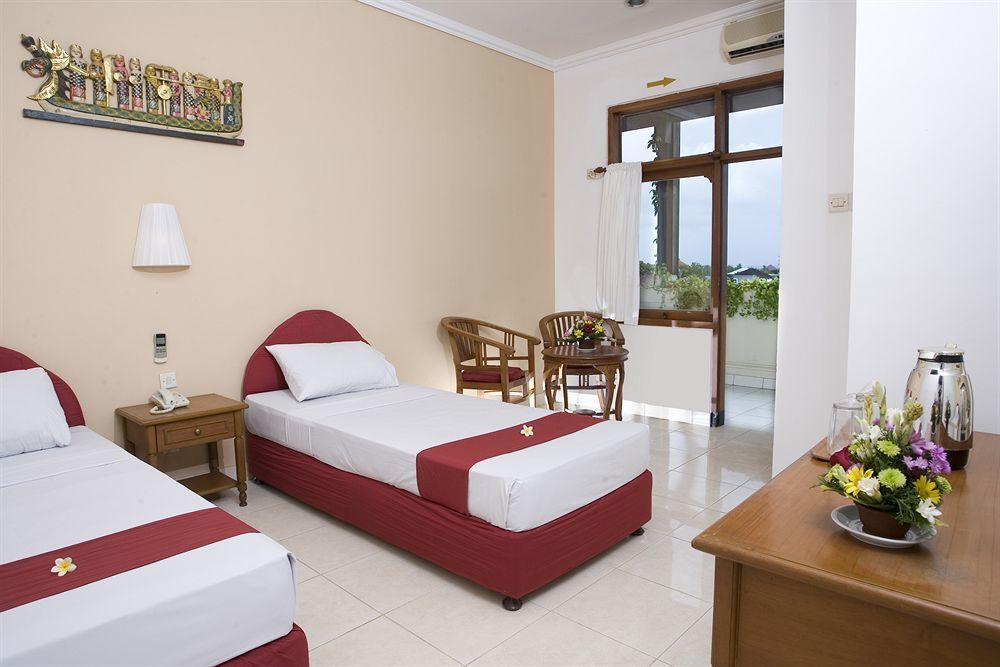 Hotel Ratna กูตา ภายนอก รูปภาพ