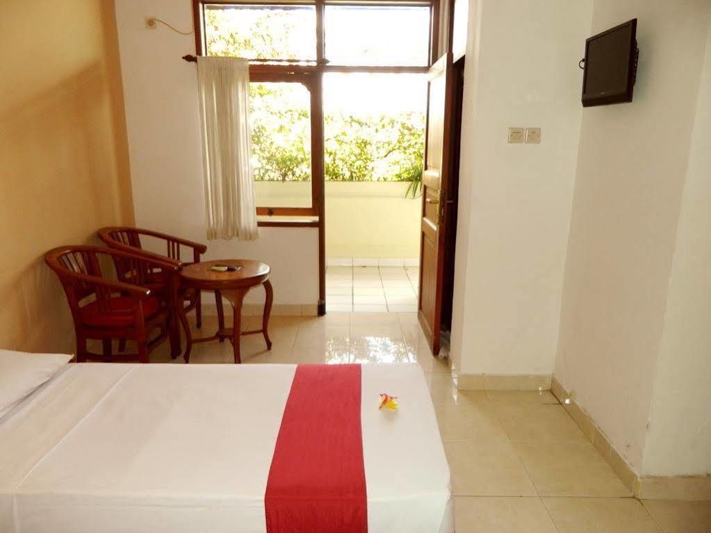 Hotel Ratna กูตา ภายนอก รูปภาพ
