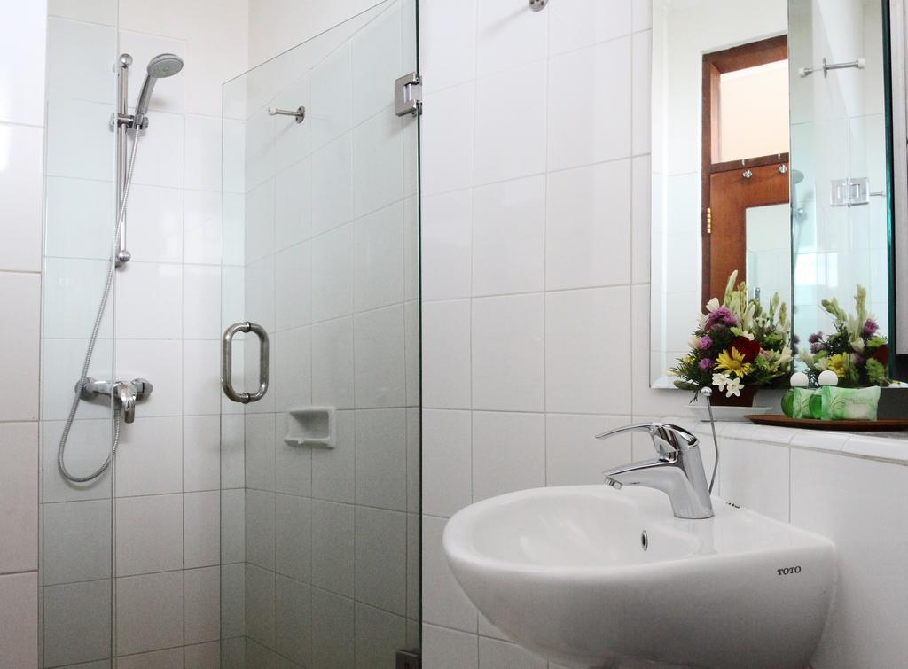 Hotel Ratna กูตา ภายนอก รูปภาพ